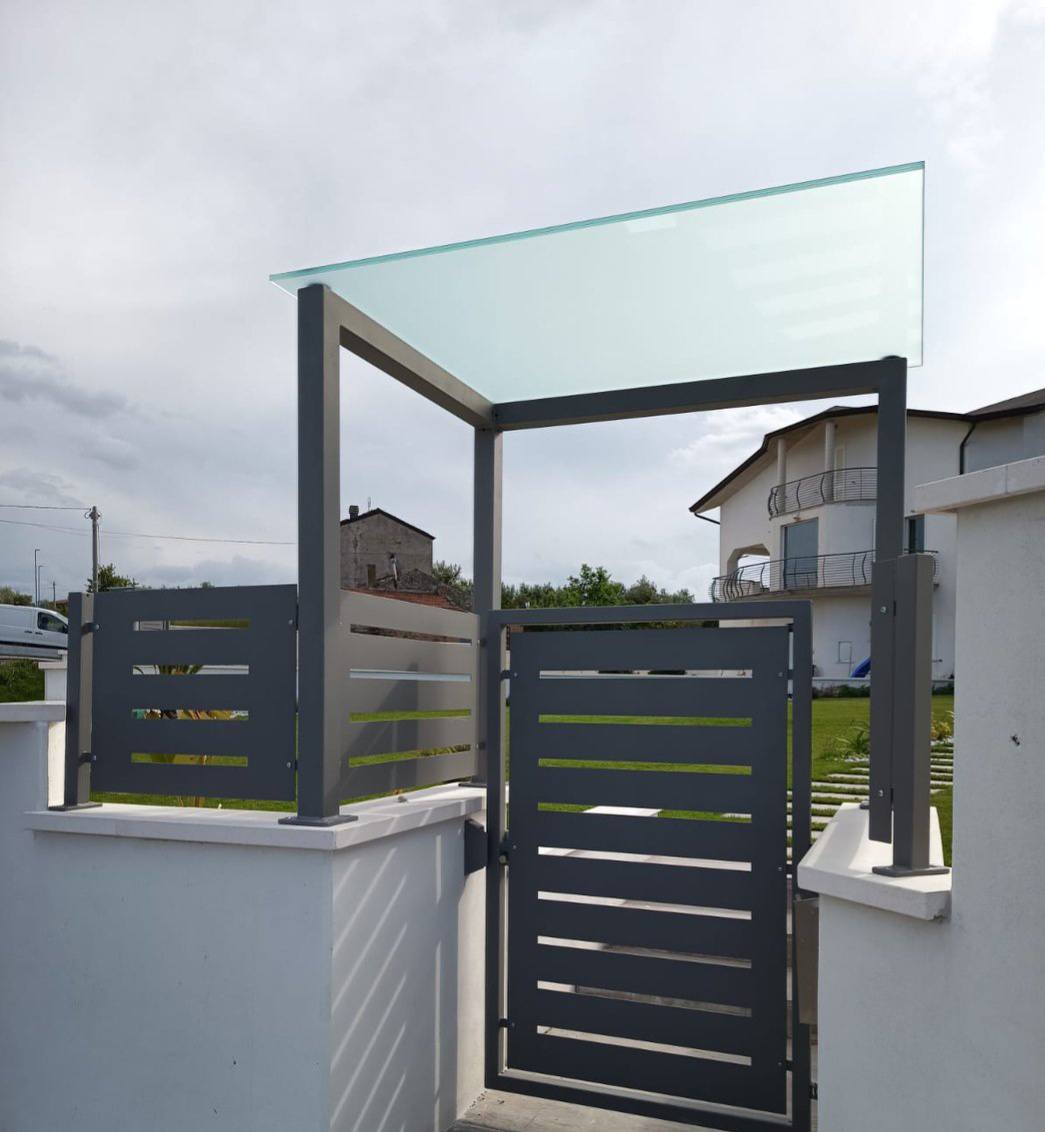 Trattamenti applicati: Zincatura a caldo e verniciatura nei forni a polvere.
