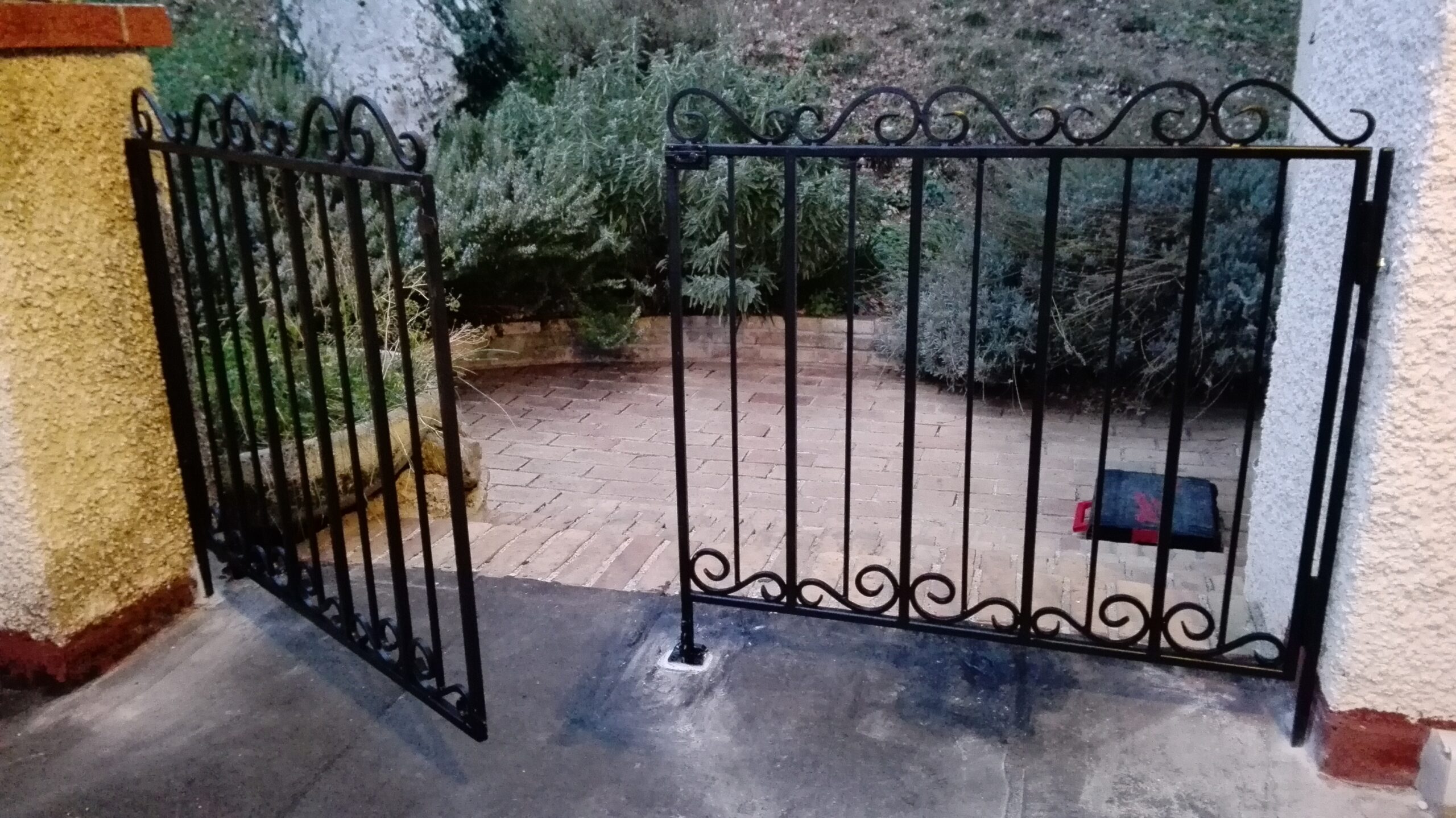 Trattamenti applicati: Zincatura a caldo e verniciatura nei forni a polvere.
