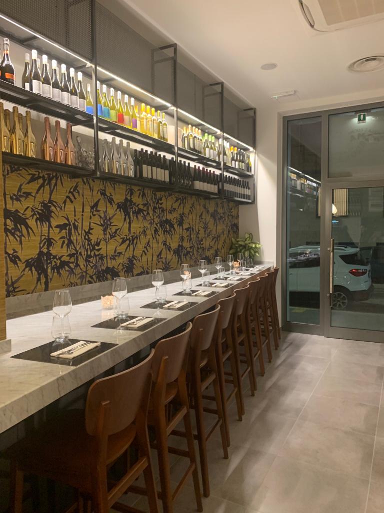 RC-03S – Realizzazione Strutture pensili e Scaffali – Ristorante ORMA in Milano (MI).