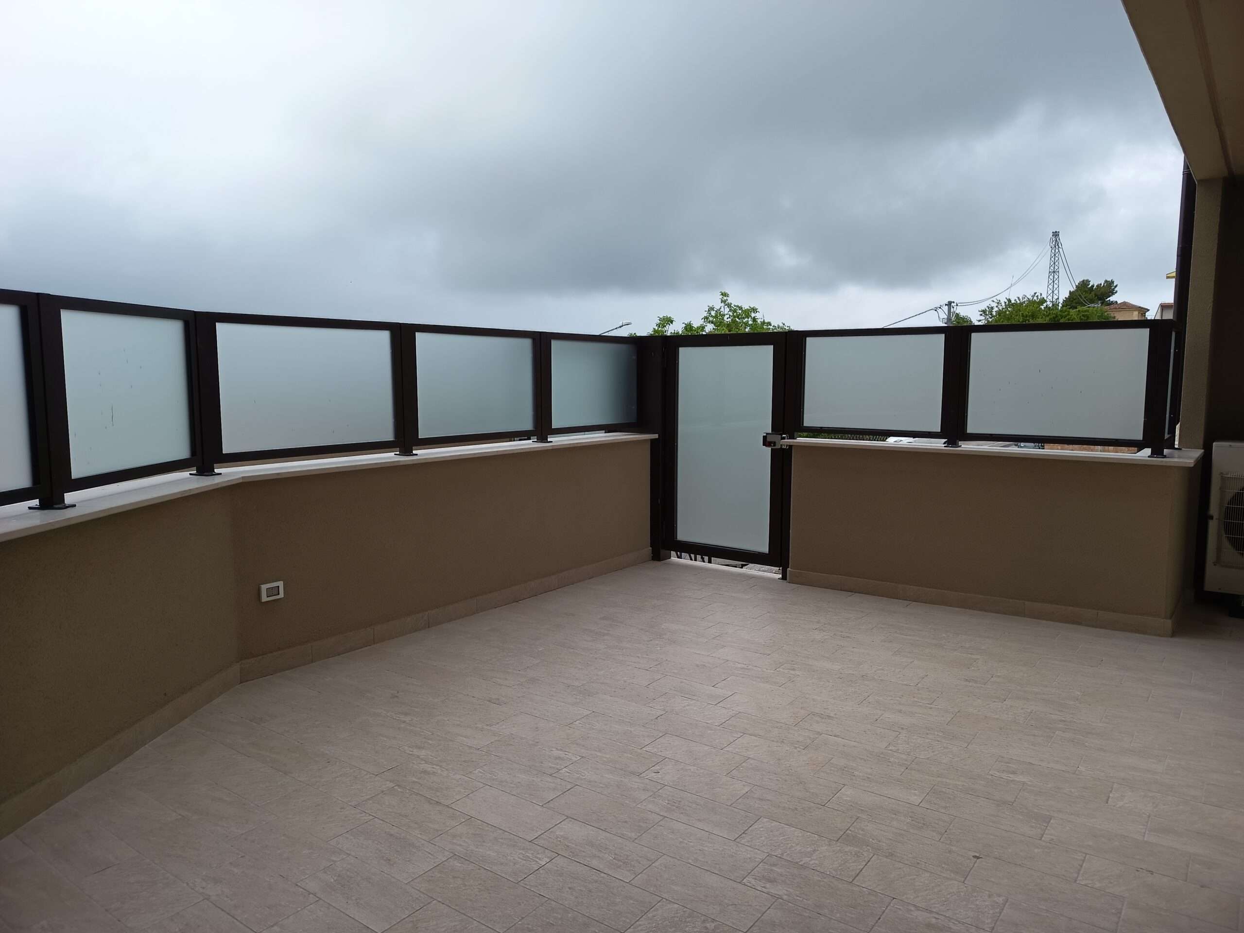 RC-101RE – Recinzioni con vetro – Condominio in Castel Frentano (CH).