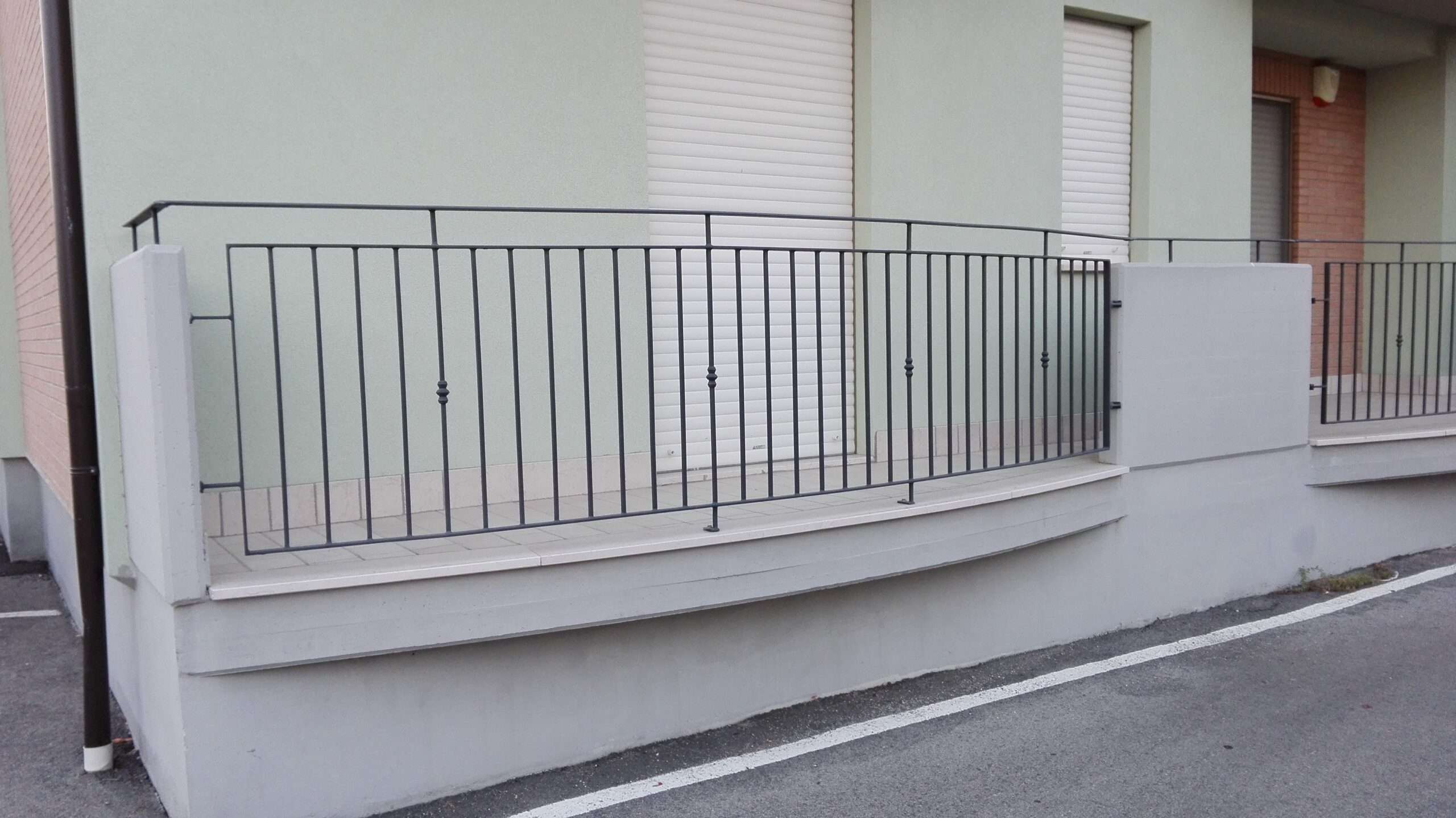 RC-102RE – Ringhiere per balconi – Condominio in Altino (CH).