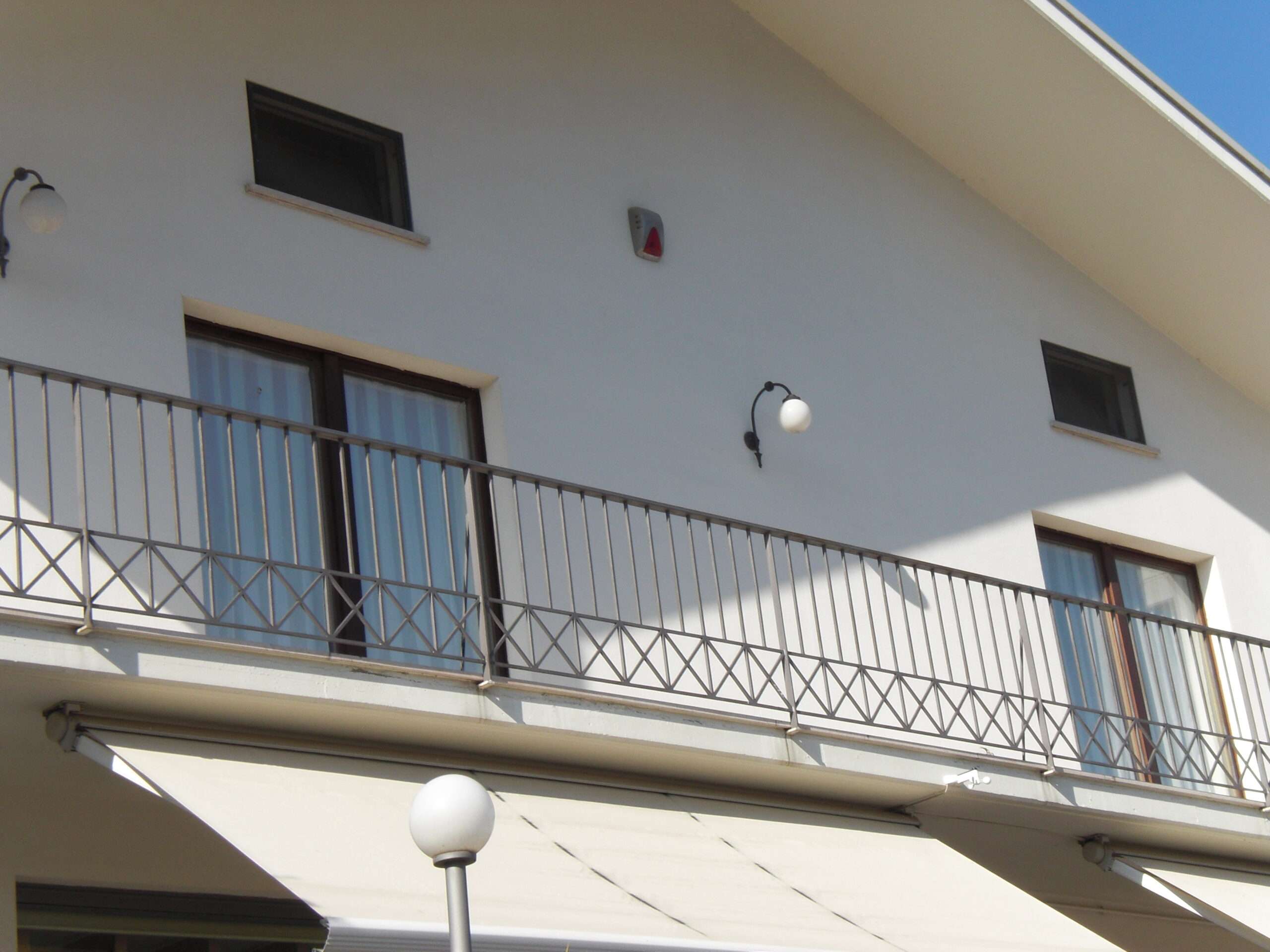 RC-119RE – Ringhiere per balconi – Negozio Porreca Gioielli in Altino (CH).