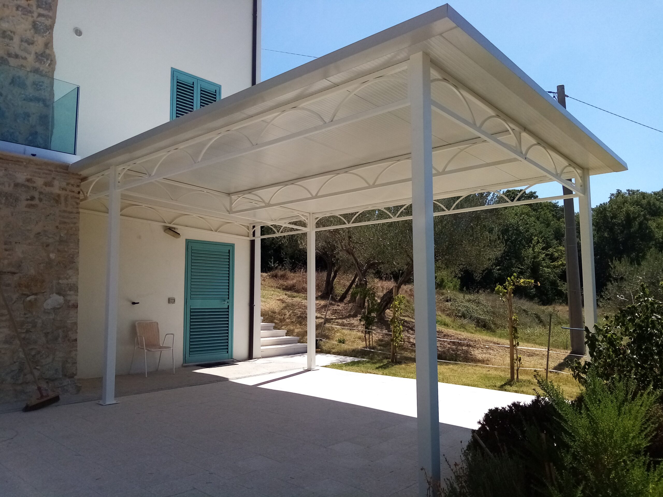 RC-13P – Pergolato con copertura ingresso abitazione privata.