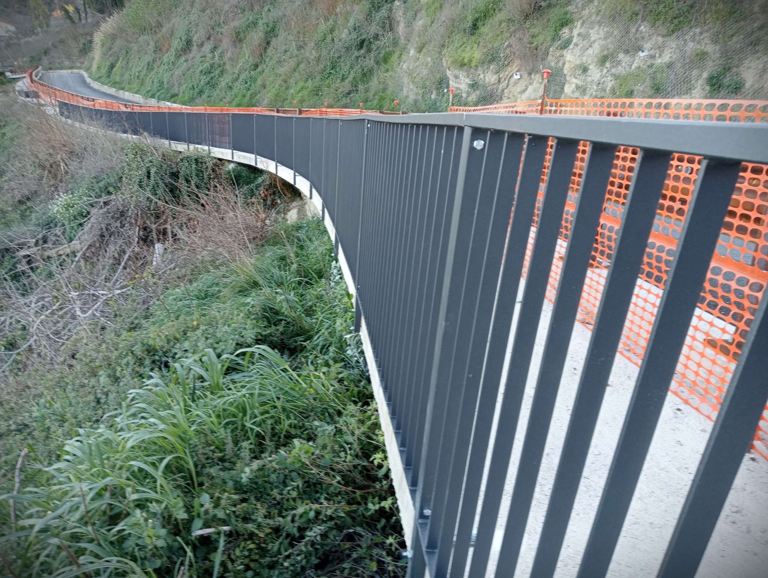 RC-142RE – Ringhiere – Marciapiede in Giuliano Teatino (CH).