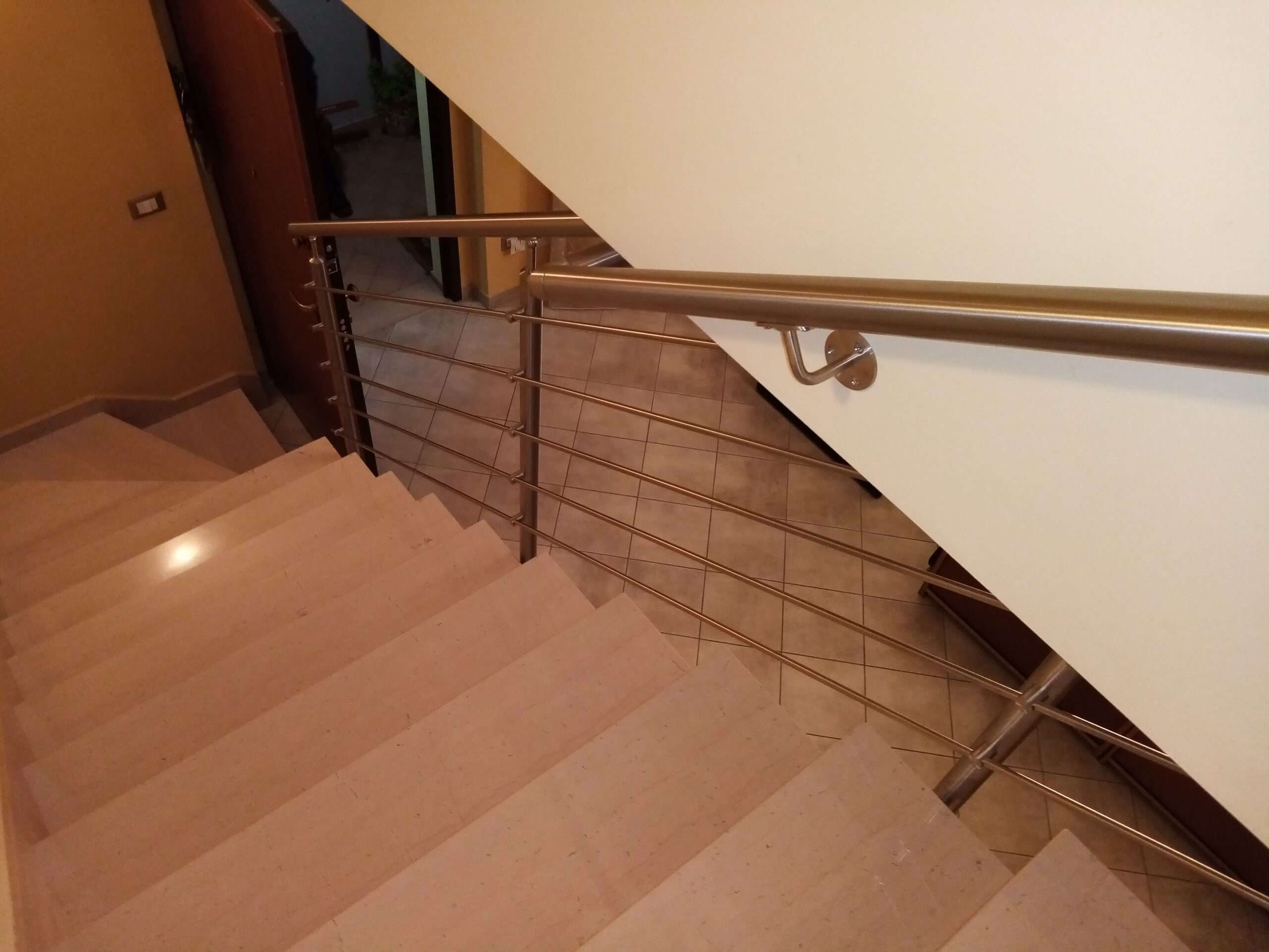 RC-45C – Ringhiere e Corrimano in acciaio inox per scala interna.