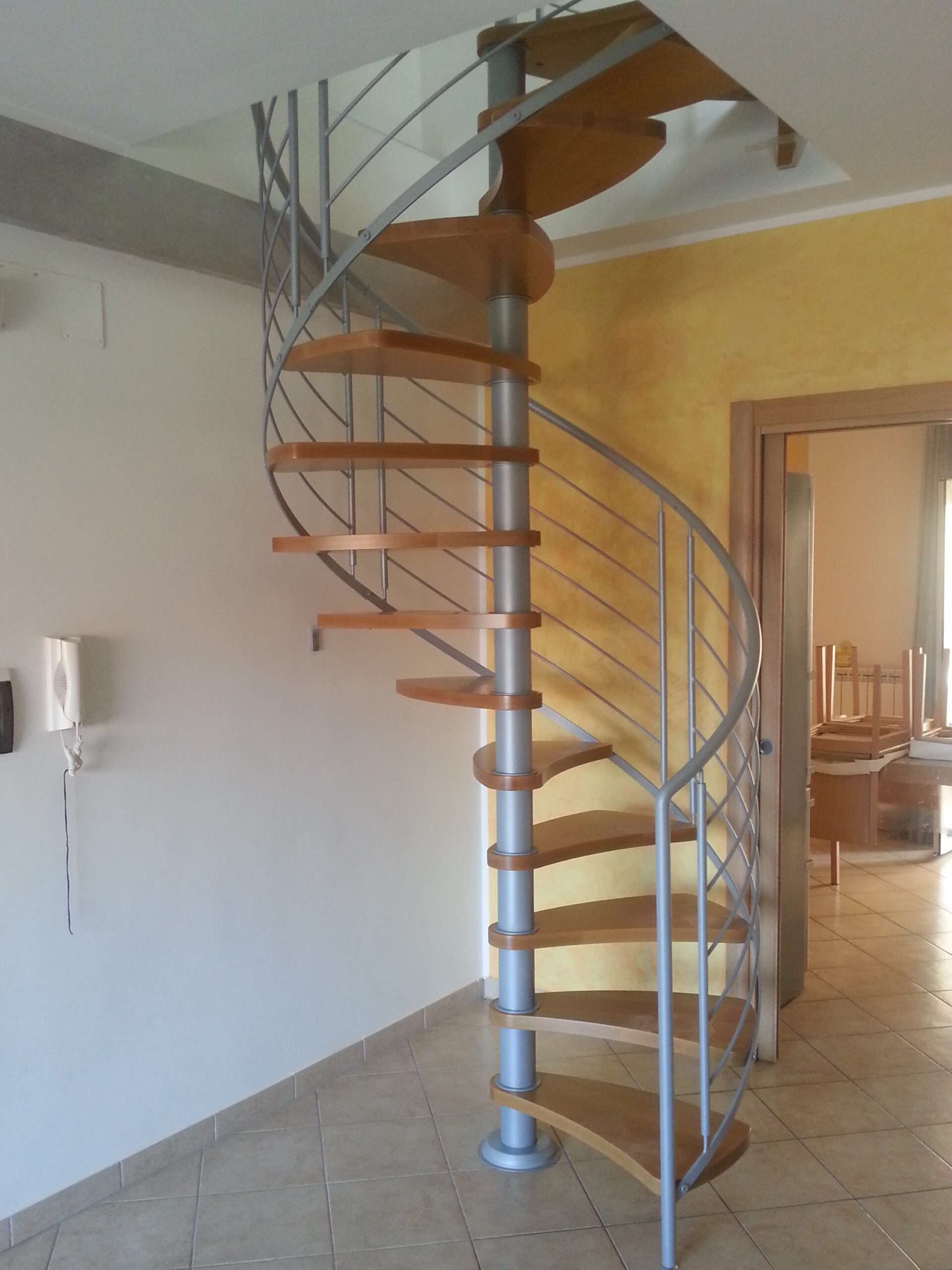 RC-49SI – Scala a chiocciola.