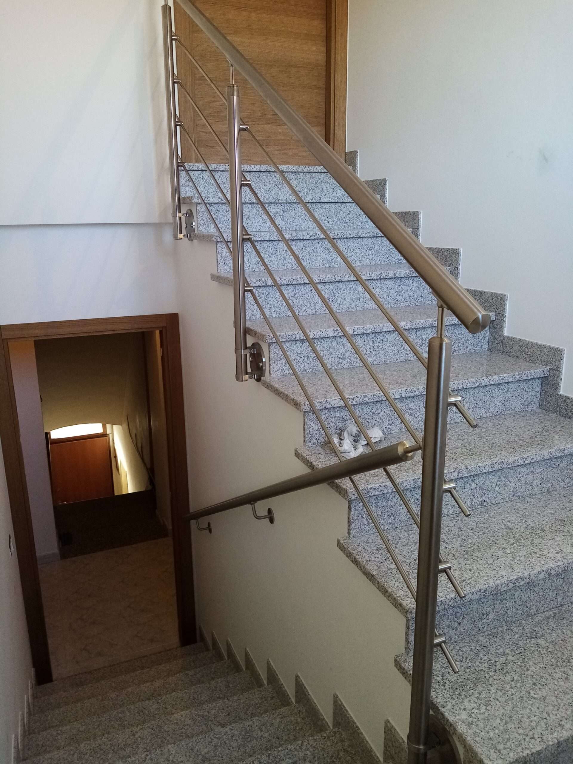 RC-51SI – Ringhiere in acciaio inox per scala interna.