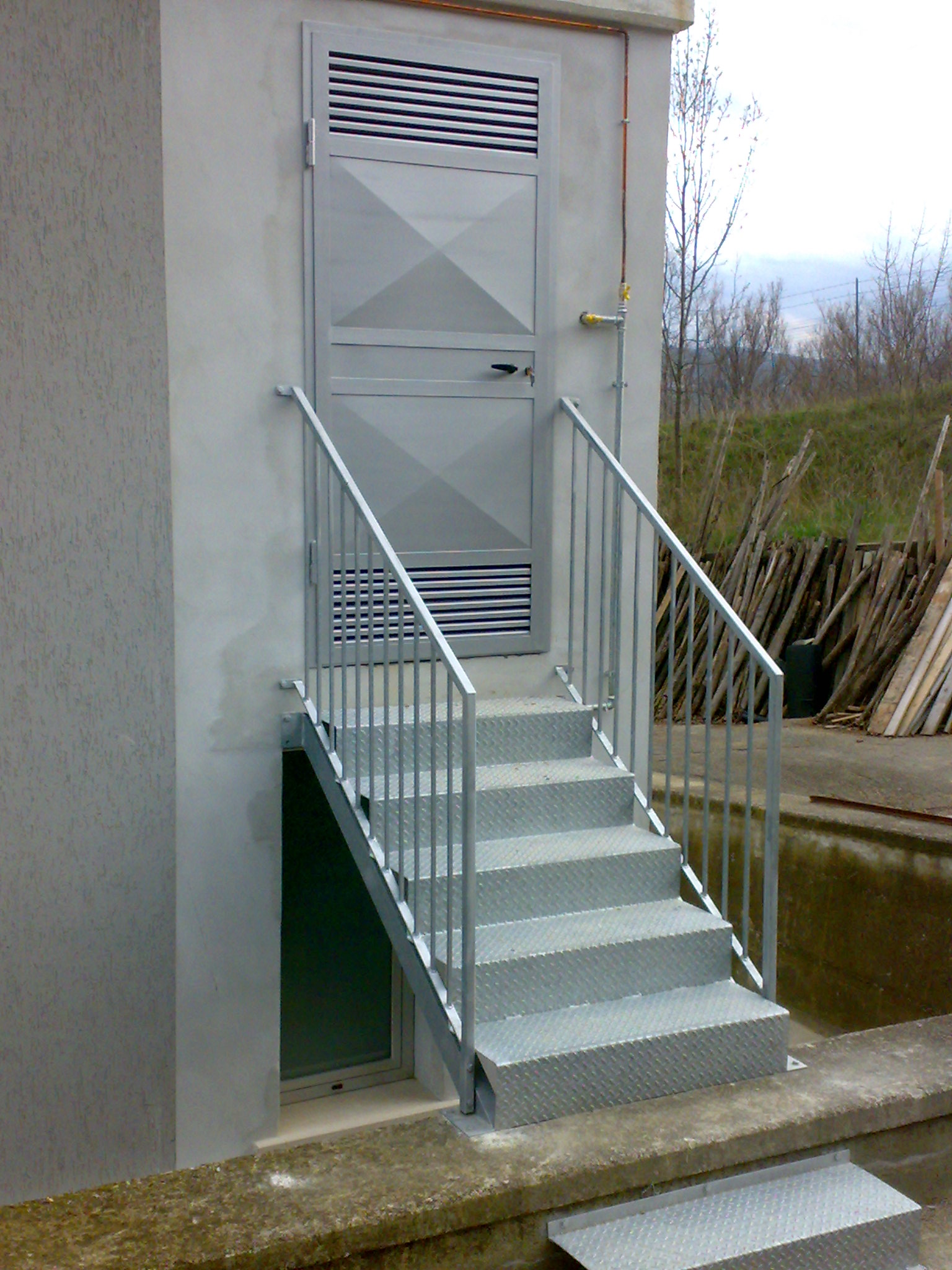 RC-62SP – Realizzazione Porta e Scala – Oasi WWF Riserva Naturale Lago di Serranella in Sant’Eusanio del Sangro (CH).