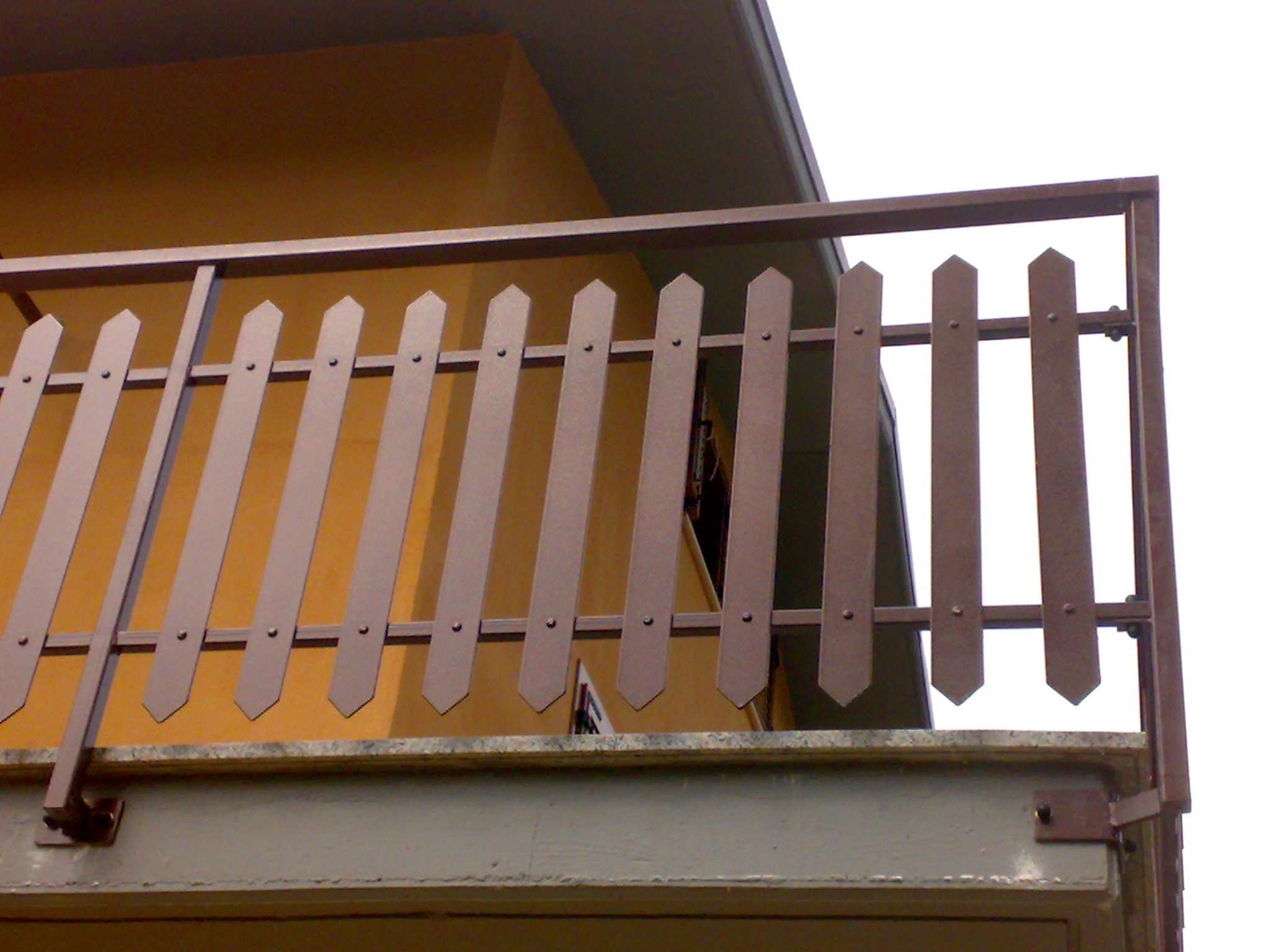 RC-70RE – Ringhiere per balconi.