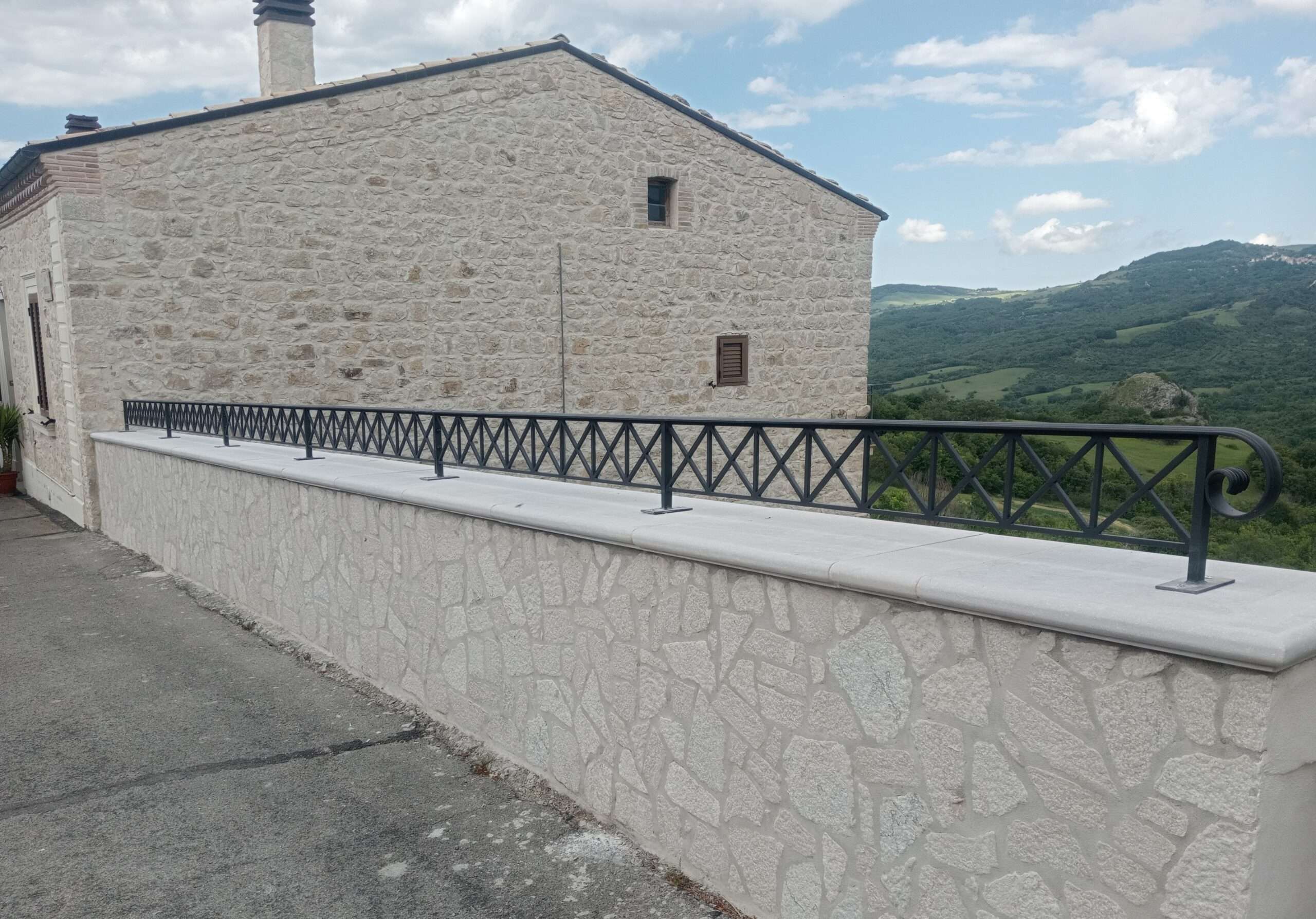 RC-88RE – Recinzioni in ferro – strada comunale in Colledimacine (CH).